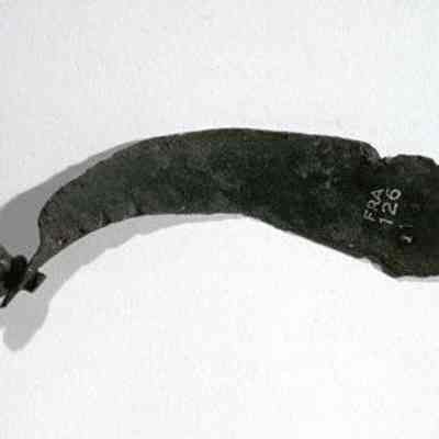 Helmet / reinforcing strip