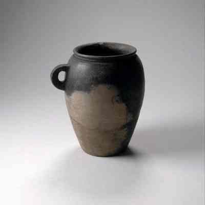 Pottery / jar