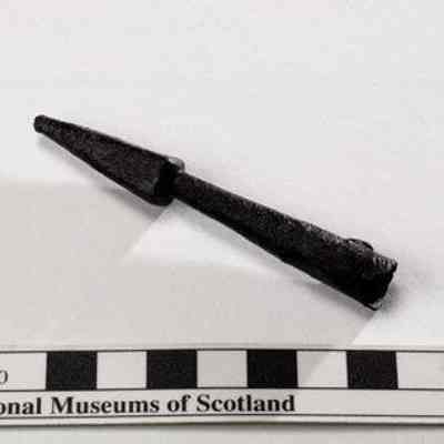 Socketed arrowhead