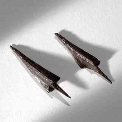 Triangular arrowhead