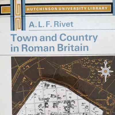 Town and Country in Roman Britain