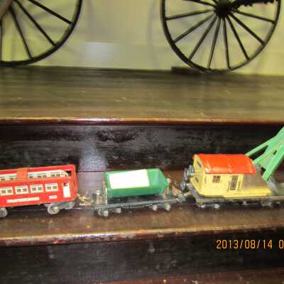 toy tilting freight car - in middle