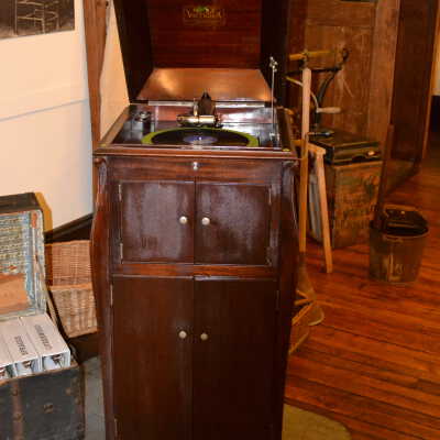 Cabinet, Music