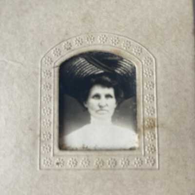 Nellie Decker, cabinet card portrait