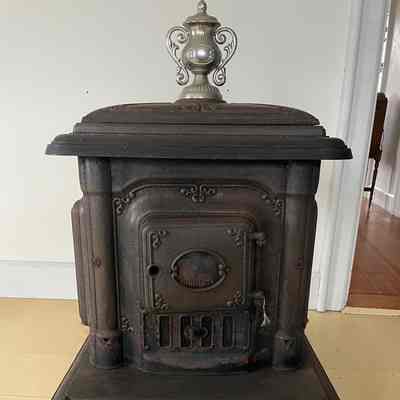 Cast Iron Wood Stove with Chrome Finial