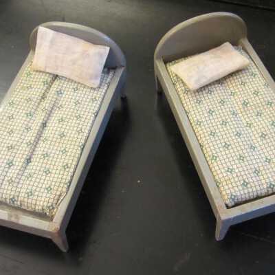 Twin beds, dollhouse