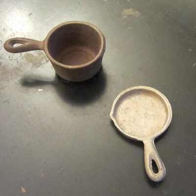 Cooking vessels, dollhouse