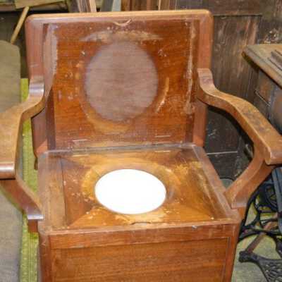 Potty Chair, lid up