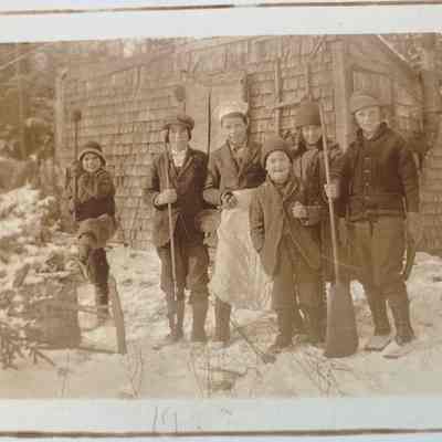 "West Side Bay" children in the snow
