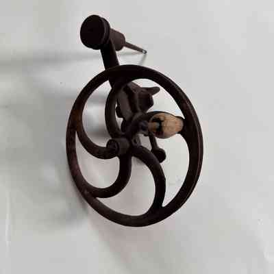 Fruit peeler