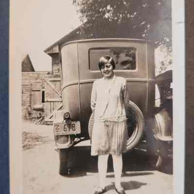 Evelyn "Barbie" Barbur abt 1929