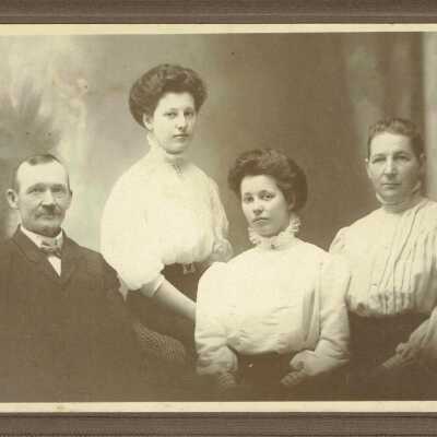 Putnam Family Photograph