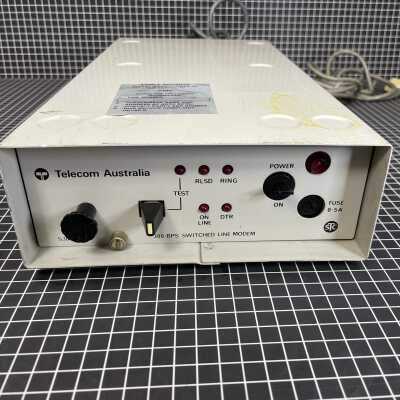 Telecom Australia 300BPS SWITCHED LINE MODEM