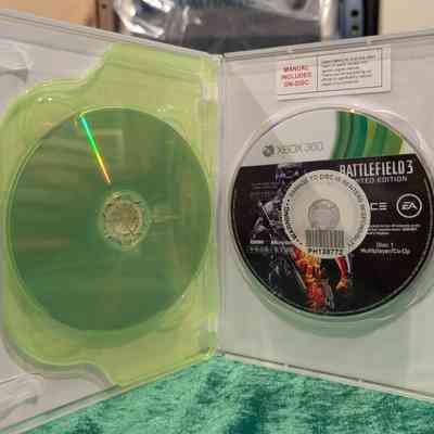 Game Box - Open: 2 game discs