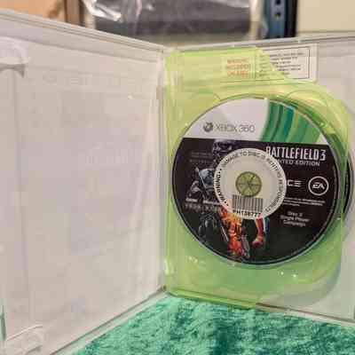 Game Box - Open: 2 game discs