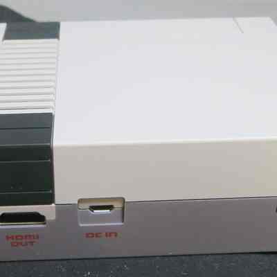 NES Mini - Back