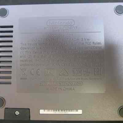 NES Mini - Bottom