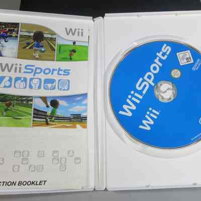 Game Box - Inside: Game disc and manual included