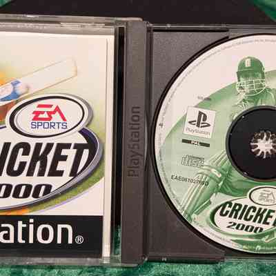 Game Box - Open: Game disc and manual