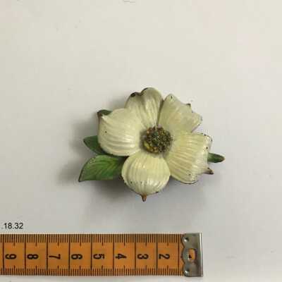 Dogflower Brooch