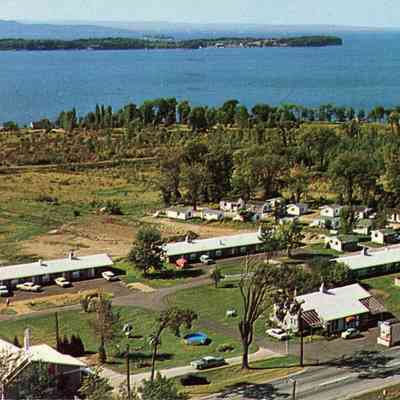 Postcard Champlain Motor Lodge and Restaurant - Close View