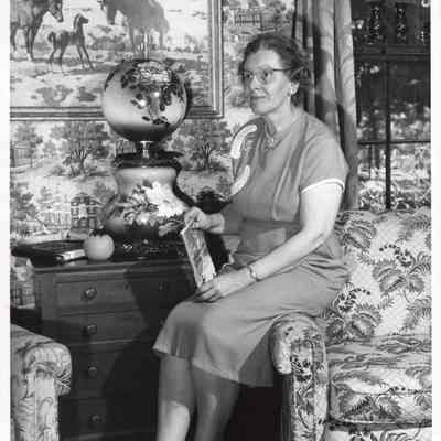 Welhemien Viets on couch