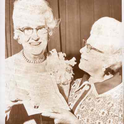Vera Viets accepting Award