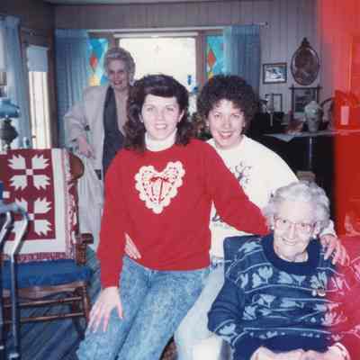 Wilhemien Viets at home