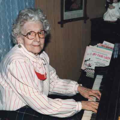 Wilhemien Viets at home 1986