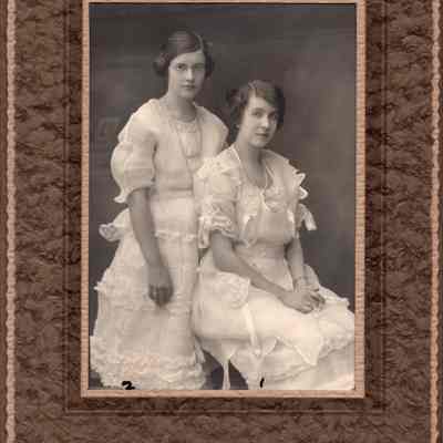 Viets Sisters 1915
