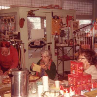 Women inside Knivel's Store, 1979