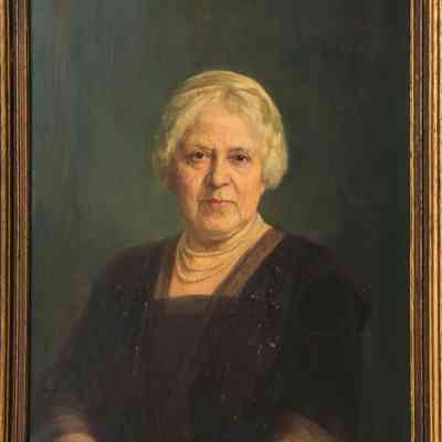 Painting: Oil Painting of Luise Elisabeth Mannheimer Straus (1855-1932). Canvas: 27"H x 22 ¼" W, With Frame: 31 ½"H x 26 ¾" W.