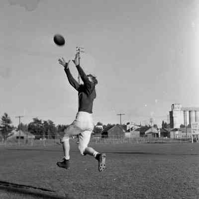 Jumping to catch a pass