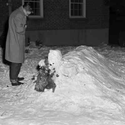 Snow grave