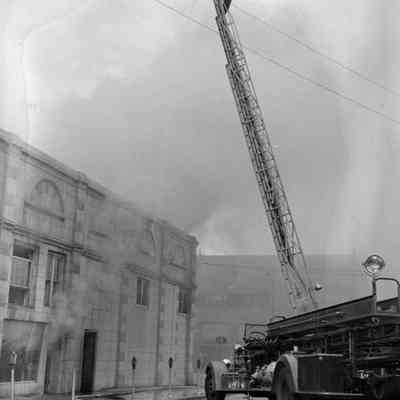 Hook-and-ladder truck