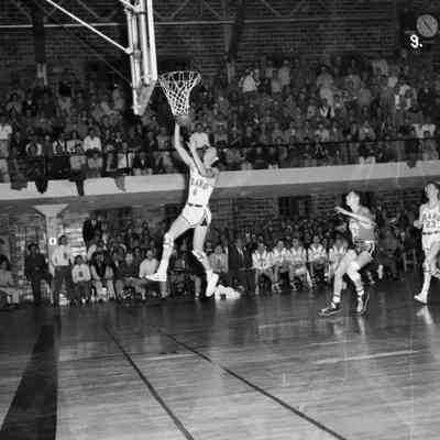Fast break dunk