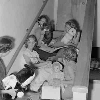 Women in a stairway