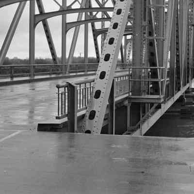 Metal bridge