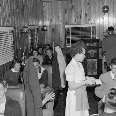 Restaurant gathering [SIMILAR #289]