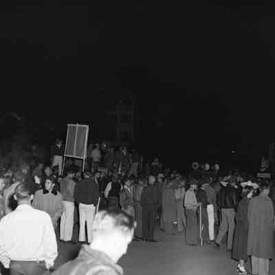 Vandals rally