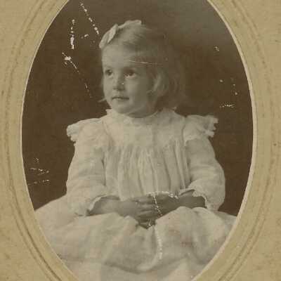 Elizabeth Griffin studio photo (1)