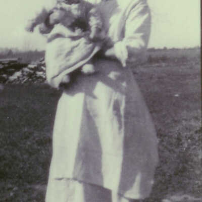 Alice Pitcher Drinkwater and Dorothy c. 1917
