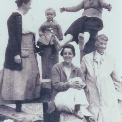 Nichols fam. & Thelma White