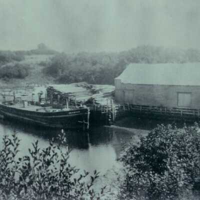 Barge "Berwick" at Lincolnvill