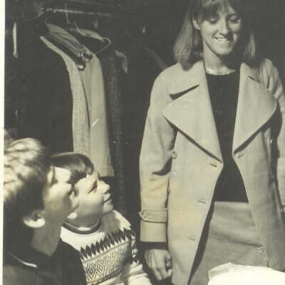 Janet Chamberlin at right