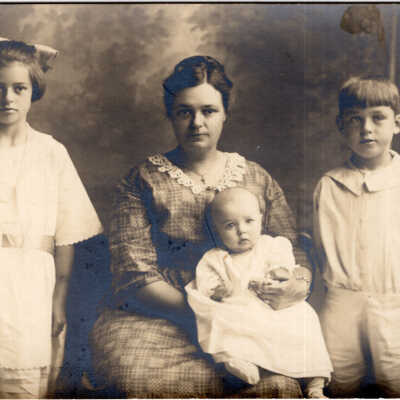 Annie Munroe, Grace Munroe, Bill Munroe, David Munroe