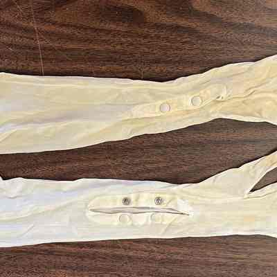 Silk evening gloves