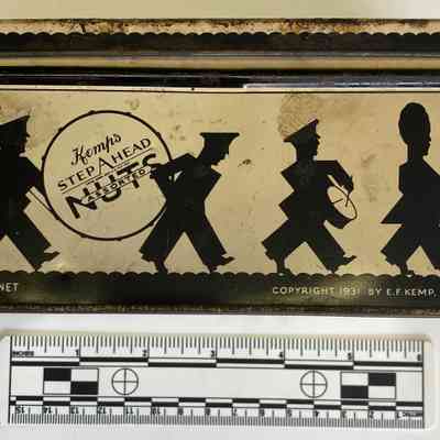 Nuts tin