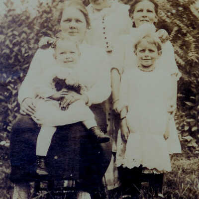 Lizzie Gould and family