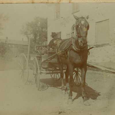 Howe's Store ar right